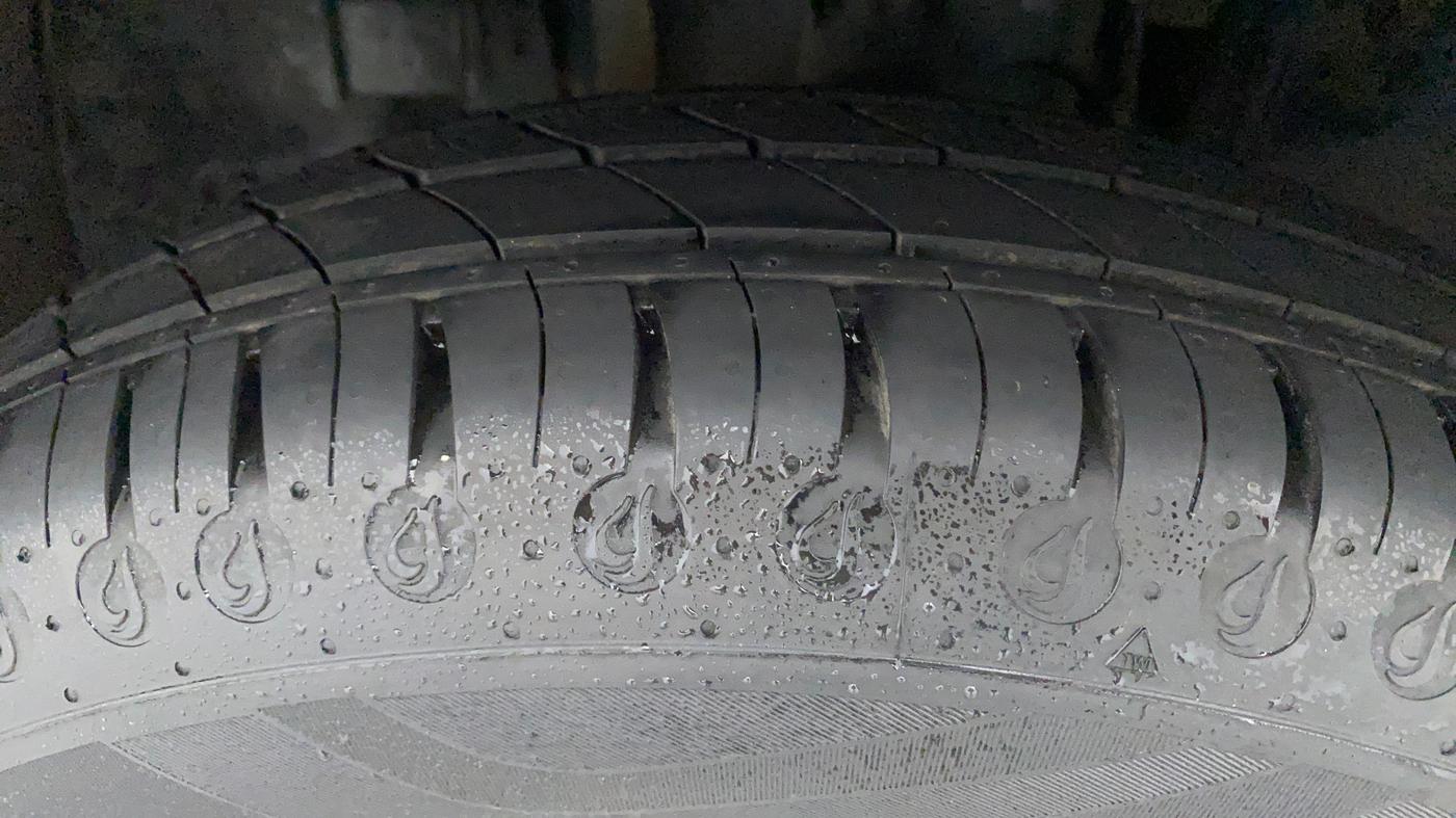2020 Renault TRIBER RXT AMT, Petrol, Automatic, 32,293 km, Left Front Tyre Tread