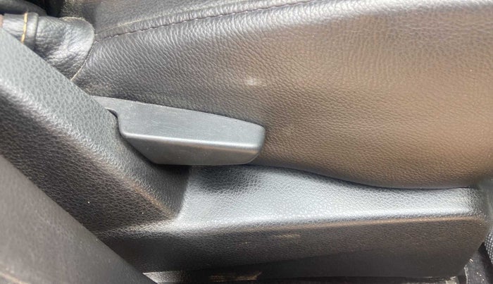 2021 Renault Duster RXZ 1.5 PETROL MT, Petrol, Manual, 15,108 km, Driver Side Adjustment Panel