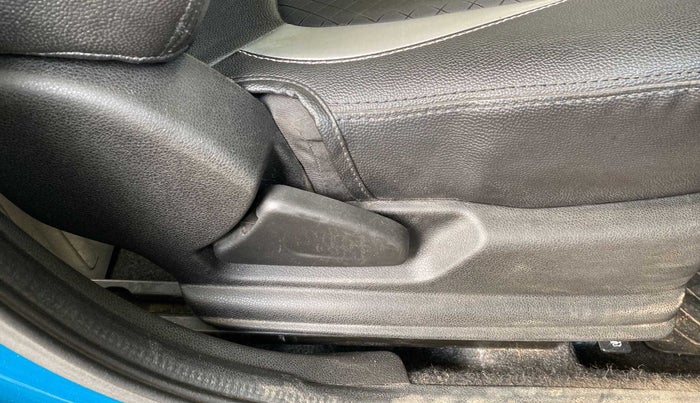 2022 Renault Kwid RXT 1.0, Petrol, Manual, 18,882 km, Driver Side Adjustment Panel