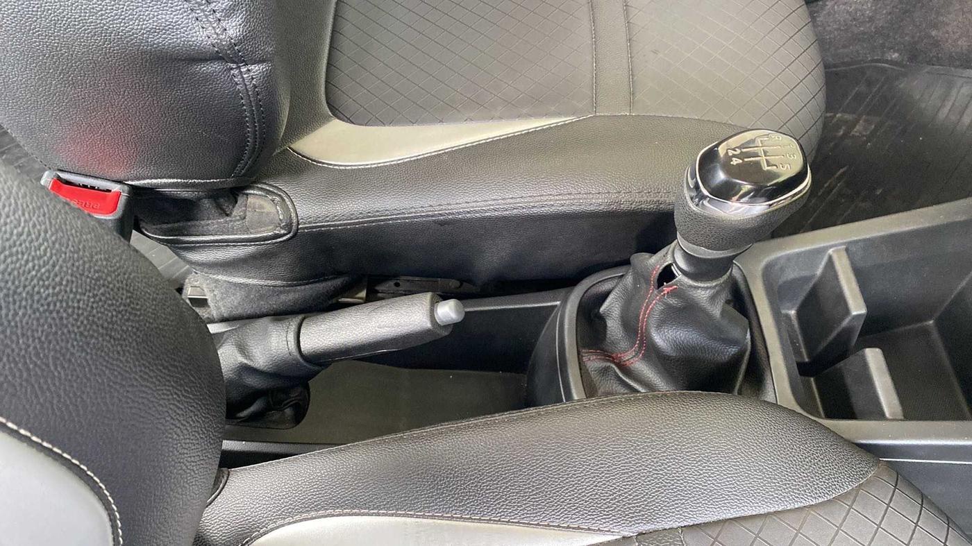 2022 Renault Kwid RXT 1.0, Petrol, Manual, 18,882 km, Gear Lever