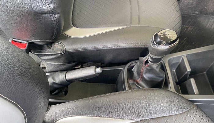 2022 Renault Kwid RXT 1.0, Petrol, Manual, 18,882 km, Gear Lever