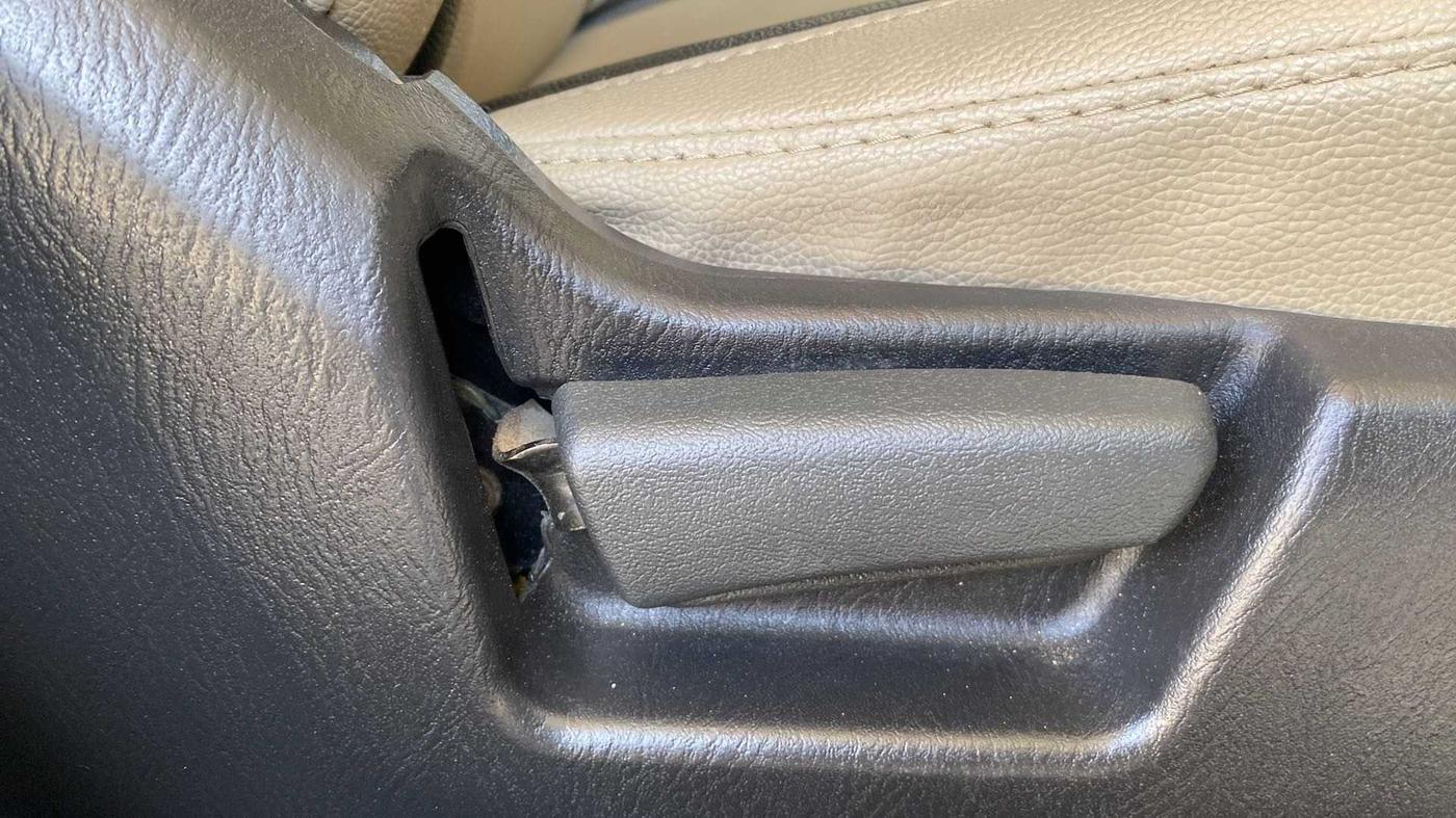 2022 Maruti Alto LXI O, Petrol, Manual, 8,080 km, Driver Side Adjustment Panel
