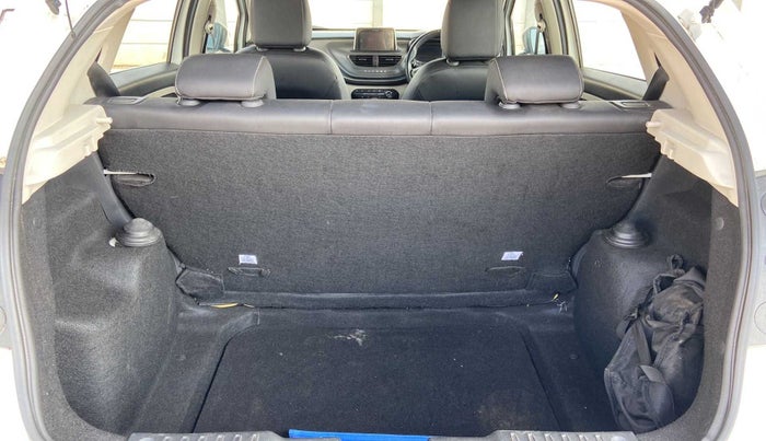 2022 Tata ALTROZ XZ PLUS DIESEL, Diesel, Manual, 19,988 km, Dicky (Boot door) - Parcel tray missing