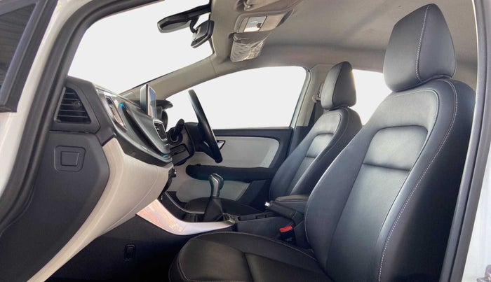 2022 Tata ALTROZ XZ PLUS DIESEL, Diesel, Manual, 19,988 km, Right Side Front Door Cabin