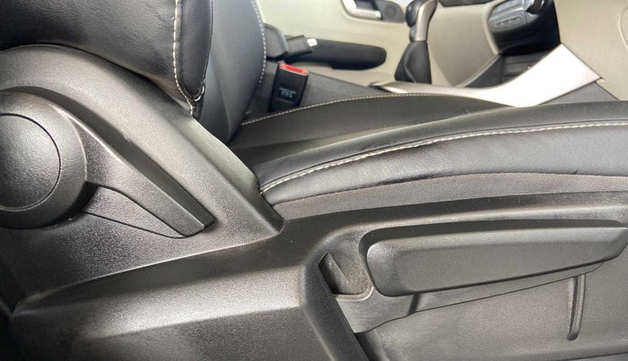 2022 Tata ALTROZ XZ PLUS DIESEL, Diesel, Manual, 19,988 km, Driver Side Adjustment Panel