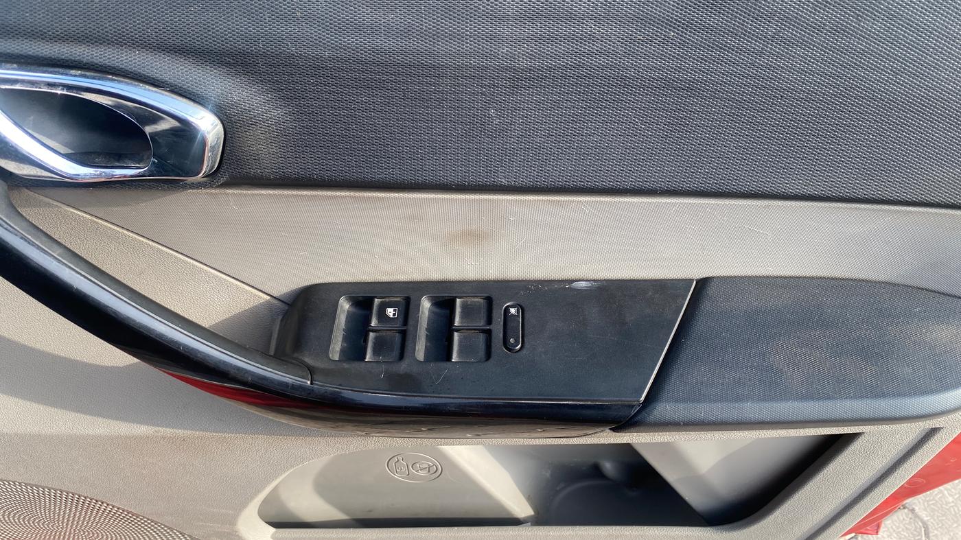 2018 Tata Tiago XZA PETROL, Petrol, Automatic, 66,721 km, Driver Side Door Panels Control