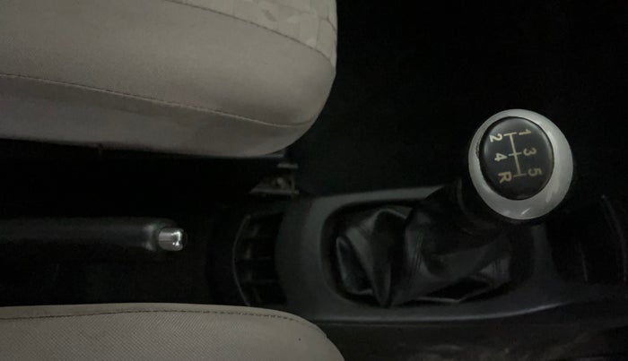 2016 Maruti Wagon R 1.0 VXI, Petrol, Manual, 61,250 km, Gear Lever