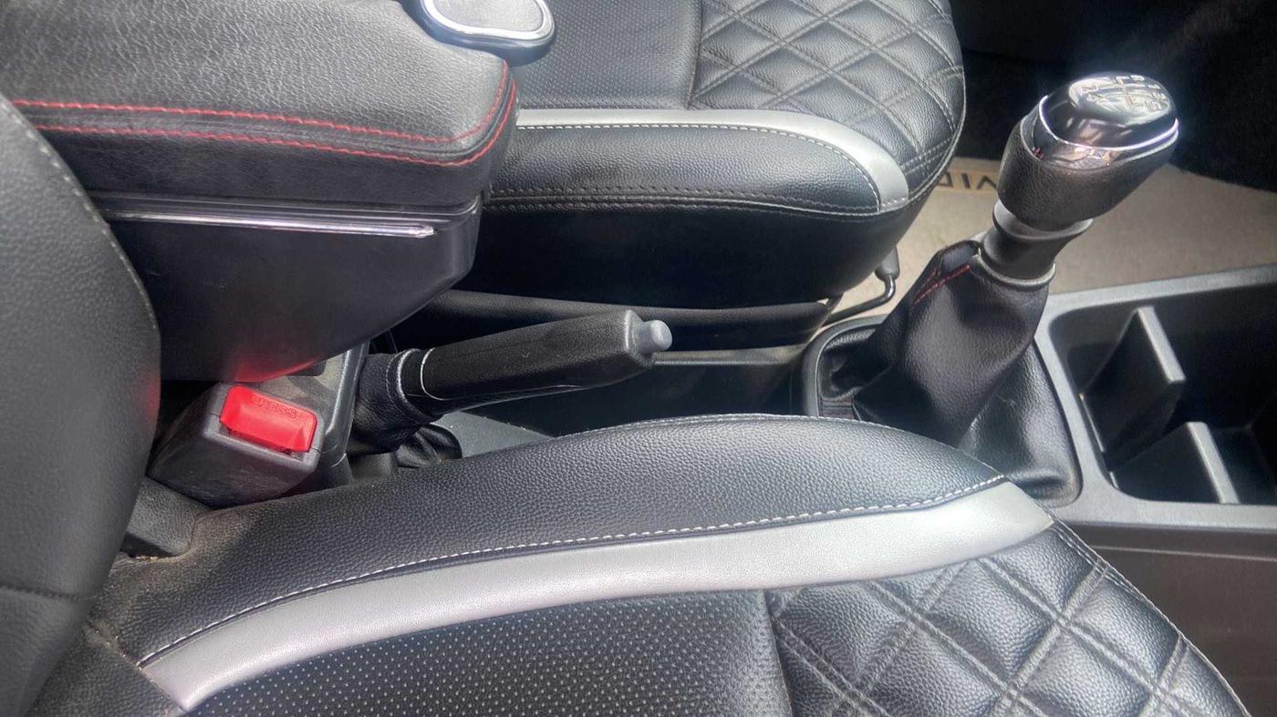 2020 Renault Kwid RXT 1.0 (O), Petrol, Manual, 23,375 km, Gear Lever