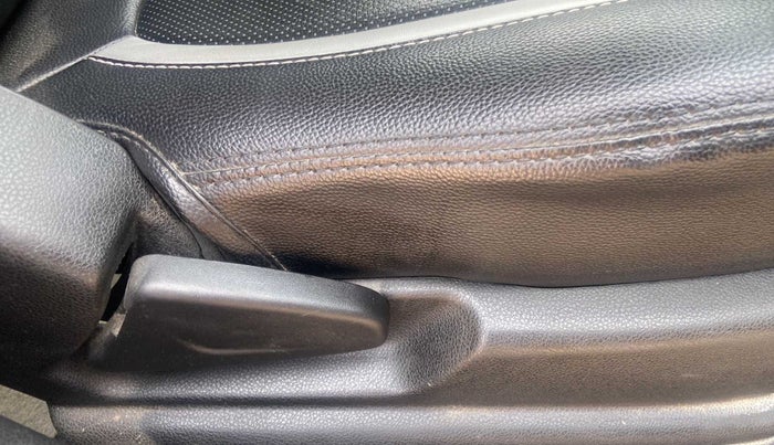 2020 Renault Kwid RXT 1.0 (O), Petrol, Manual, 23,375 km, Driver Side Adjustment Panel