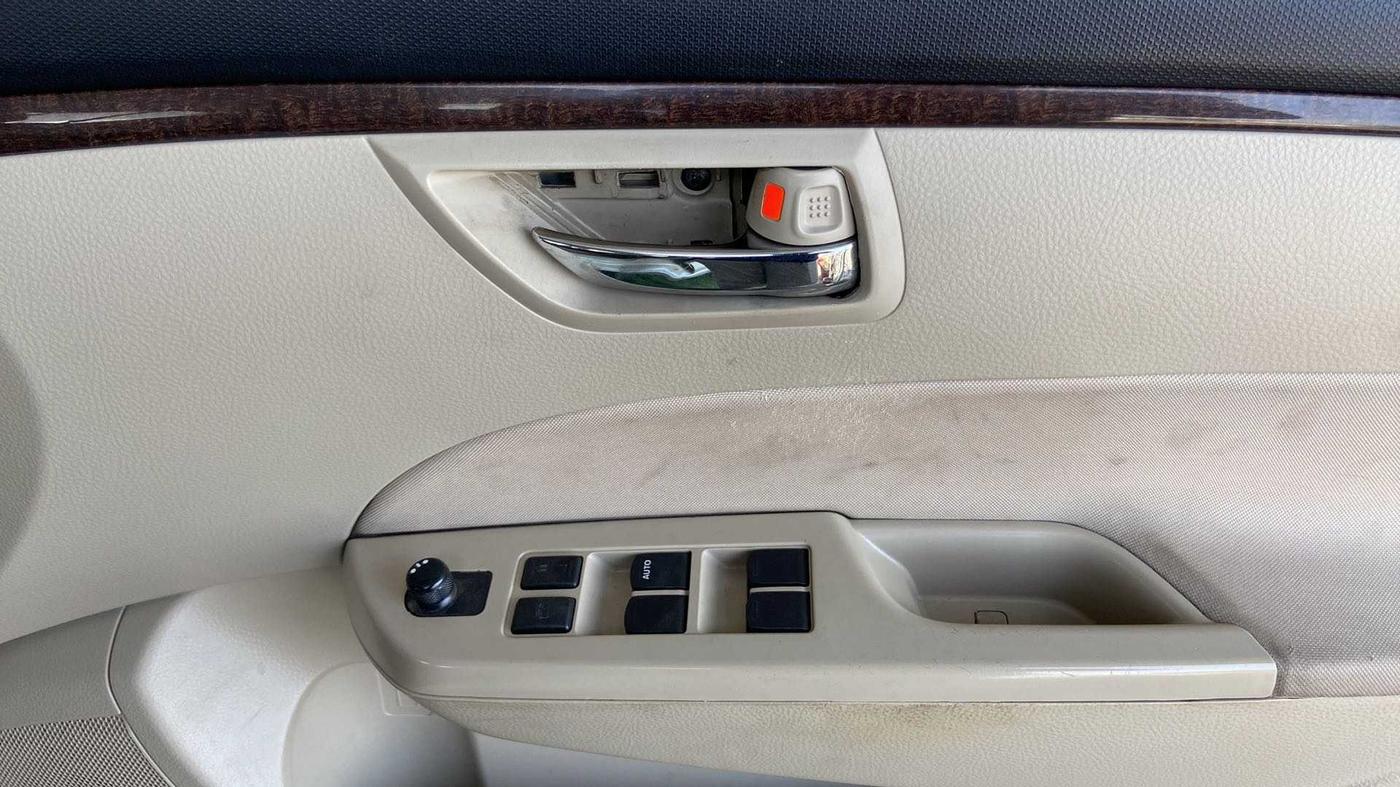 2013 Maruti Swift Dzire VXI, Petrol, Manual, 89,512 km, Driver Side Door Panels Control