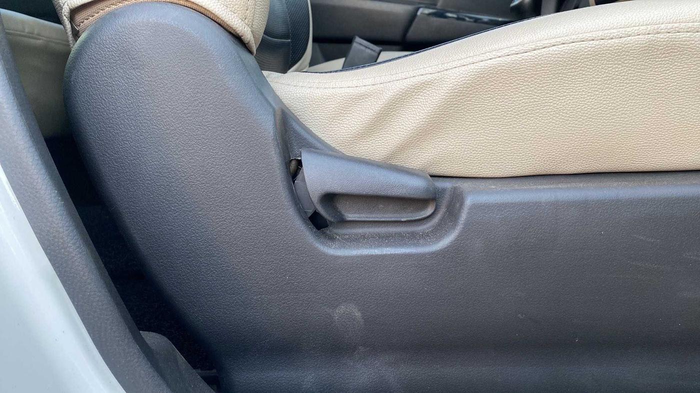 2018 Maruti Wagon R 1.0 VXI, Petrol, Manual, 22,522 km, Driver Side Adjustment Panel