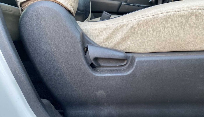 2018 Maruti Wagon R 1.0 VXI, Petrol, Manual, 22,522 km, Driver Side Adjustment Panel