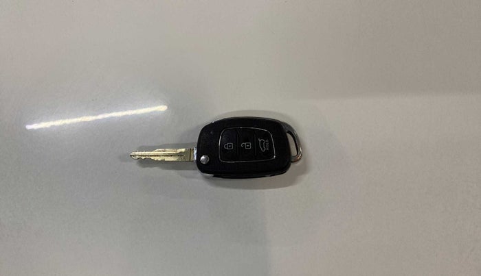 2022 Hyundai VENUE SX 1.0 TURBO, Petrol, Manual, 28,287 km, Key Close Up