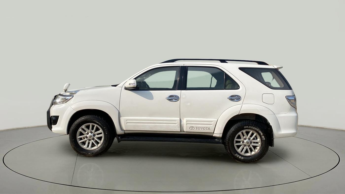 2013 Toyota Fortuner 3.0 4X2 AT, Diesel, Automatic, 1,14,691 km, Left Side