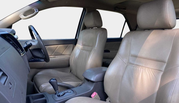 2013 Toyota Fortuner 3.0 4X2 AT, Diesel, Automatic, 1,14,691 km, Right Side Front Door Cabin