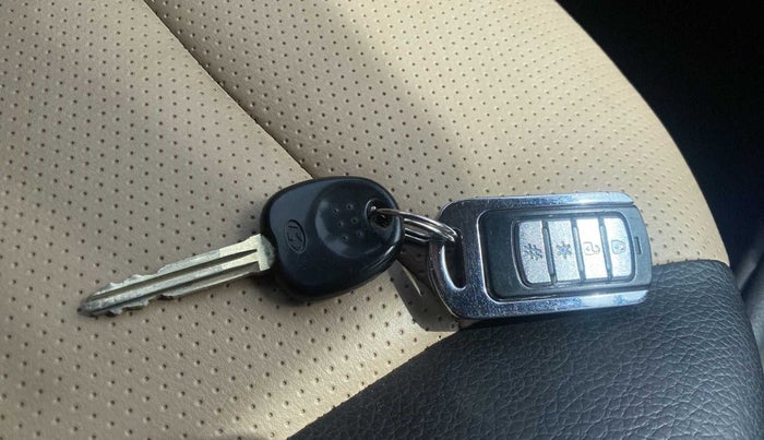 2015 Hyundai Eon ERA +, Petrol, Manual, 50,282 km, Key Close Up