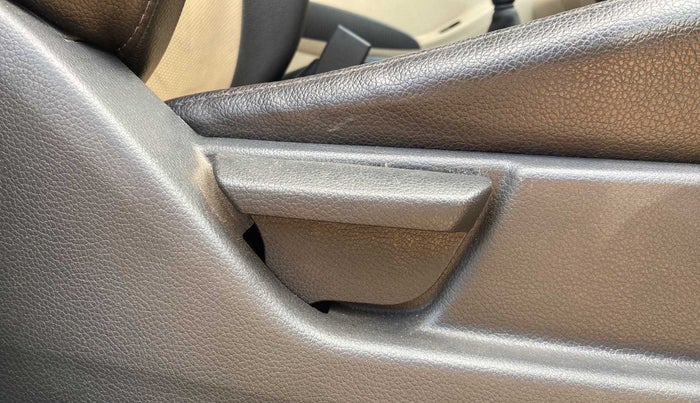 2015 Hyundai Eon ERA +, Petrol, Manual, 50,282 km, Driver Side Adjustment Panel