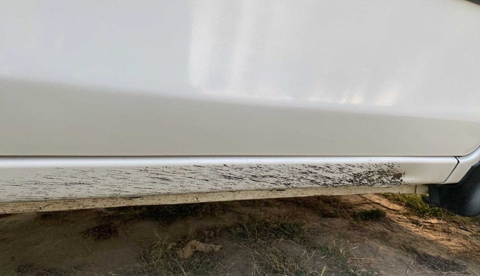 2020 Maruti Alto VXI, Petrol, Manual, 46,495 km, Right running board - Paint has minor damage