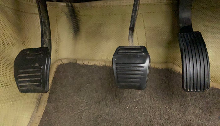 2017 Mahindra TUV300 T6, Diesel, Manual, 45,051 km, Pedals