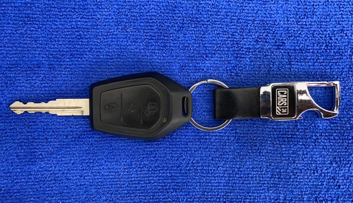 2017 Mahindra TUV300 T6, Diesel, Manual, 45,051 km, Key Close Up