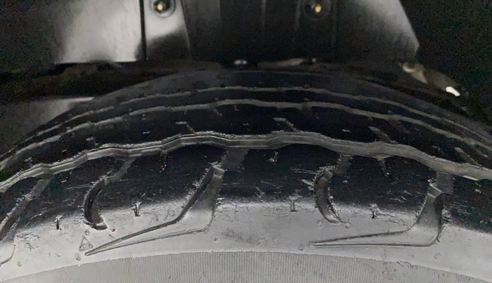 2017 Mahindra TUV300 T6, Diesel, Manual, 45,051 km, Left Rear Tyre Tread