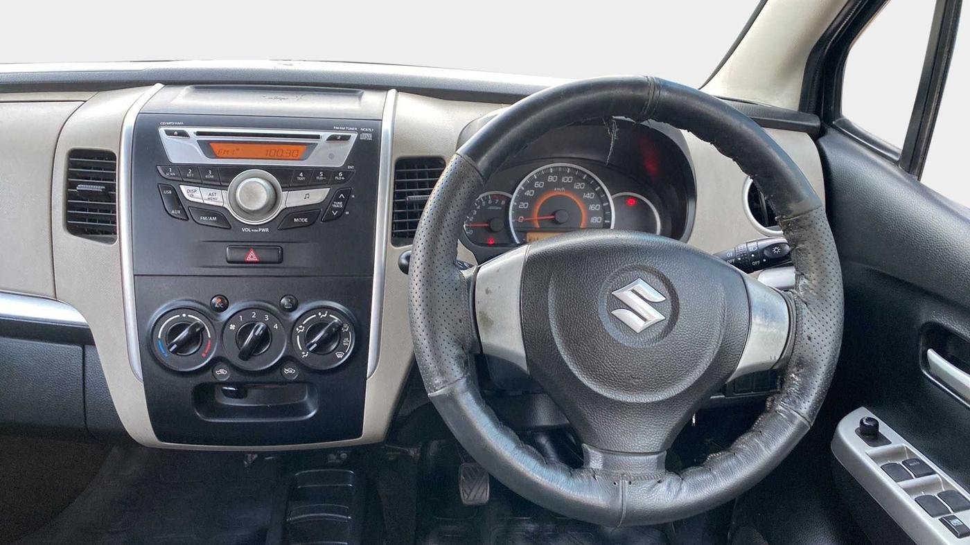 2014 Maruti Wagon R 1.0 VXI, Petrol, Manual, 34,408 km, Steering Wheel Close Up