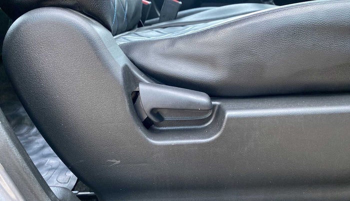 2014 Maruti Wagon R 1.0 VXI, Petrol, Manual, 34,408 km, Driver Side Adjustment Panel