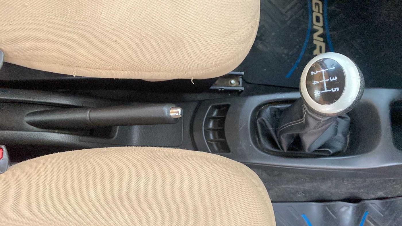 2015 Maruti Wagon R 1.0 VXI, Petrol, Manual, 84,211 km, Gear Lever