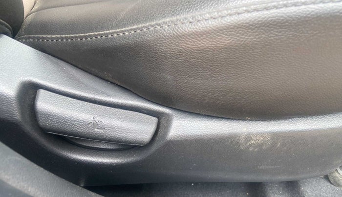 2018 Hyundai Grand i10 SPORTZ 1.2 KAPPA VTVT, Petrol, Manual, 24,118 km, Driver Side Adjustment Panel