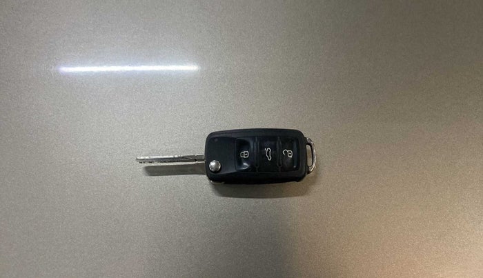 2015 Volkswagen Vento HIGHLINE 1.5 AT, Diesel, Automatic, 94,866 km, Key Close Up