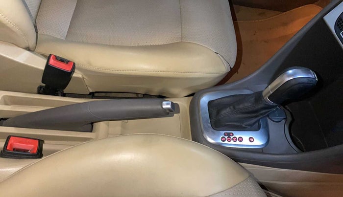 2015 Volkswagen Vento HIGHLINE 1.5 AT, Diesel, Automatic, 94,866 km, Gear Lever