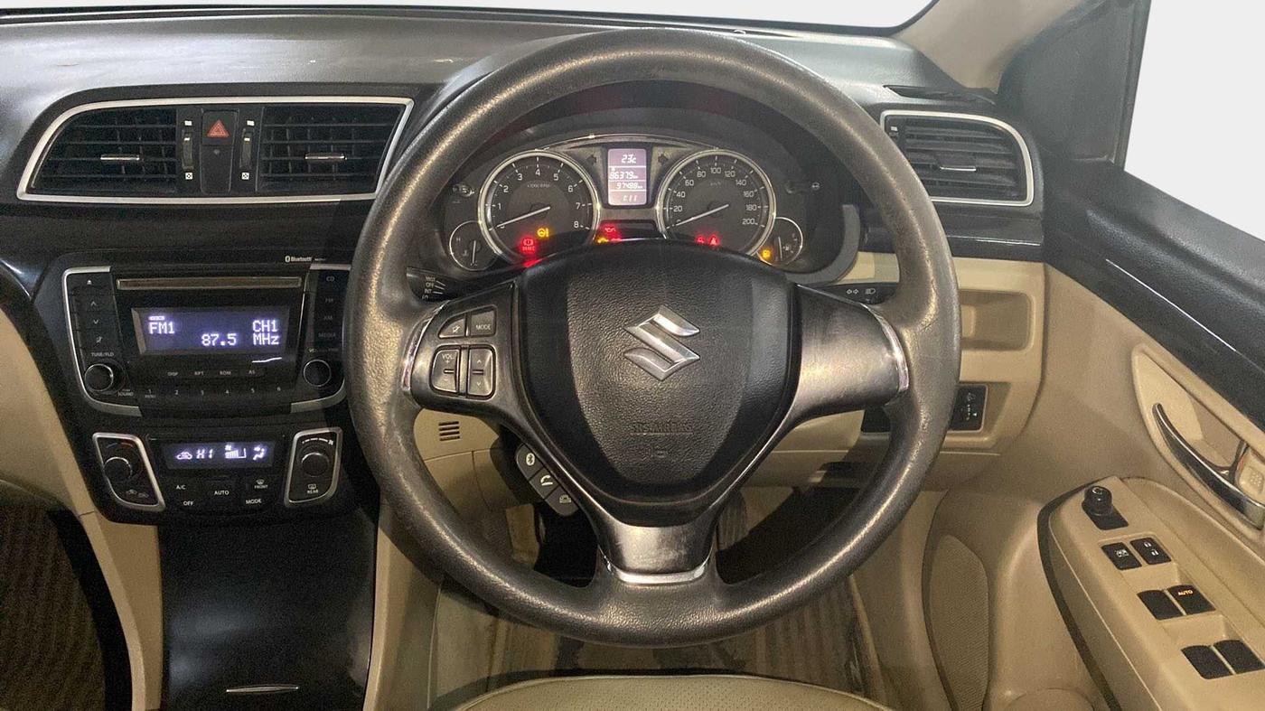 2015 Maruti Ciaz VXI+, Petrol, Manual, 97,316 km, Steering Wheel Close Up