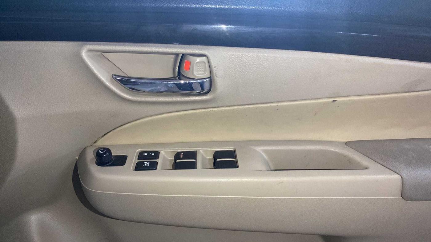 2015 Maruti Ciaz VXI+, Petrol, Manual, 97,316 km, Driver Side Door Panels Control