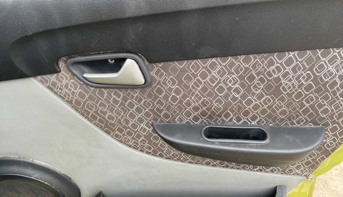 2017 Maruti Alto 800 VXI, Petrol, Manual, 45,011 km, Driver Side Door Panels Control