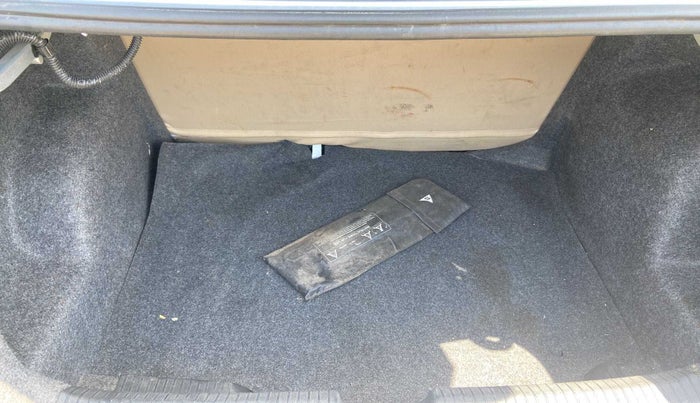 2017 Volkswagen Ameo HIGHLINE PLUS 1.5L AT 16 ALLOY, Diesel, Automatic, 53,914 km, Boot Inside