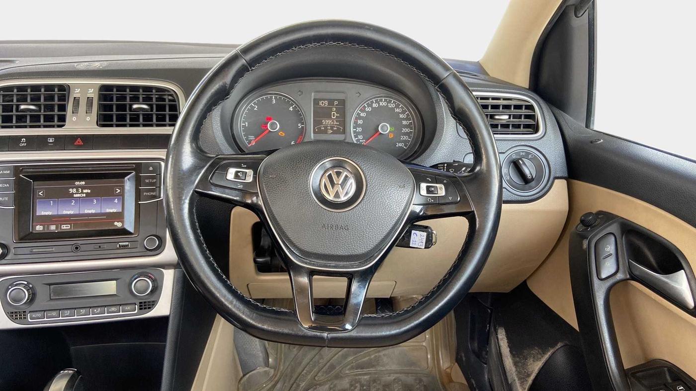 2017 Volkswagen Ameo HIGHLINE PLUS 1.5L AT 16 ALLOY, Diesel, Automatic, 53,914 km, Steering Wheel Close Up