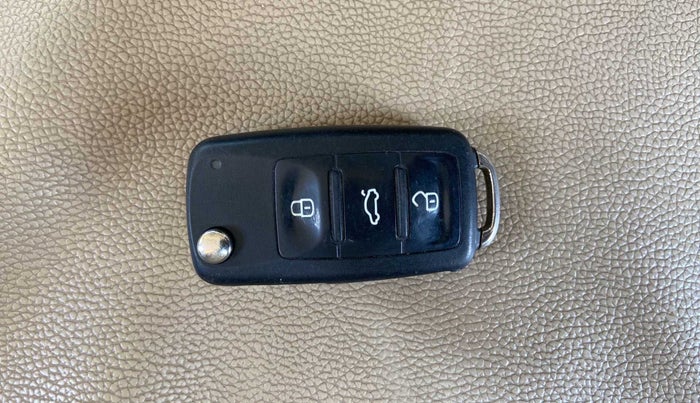 2017 Volkswagen Ameo HIGHLINE PLUS 1.5L AT 16 ALLOY, Diesel, Automatic, 53,914 km, Key Close Up