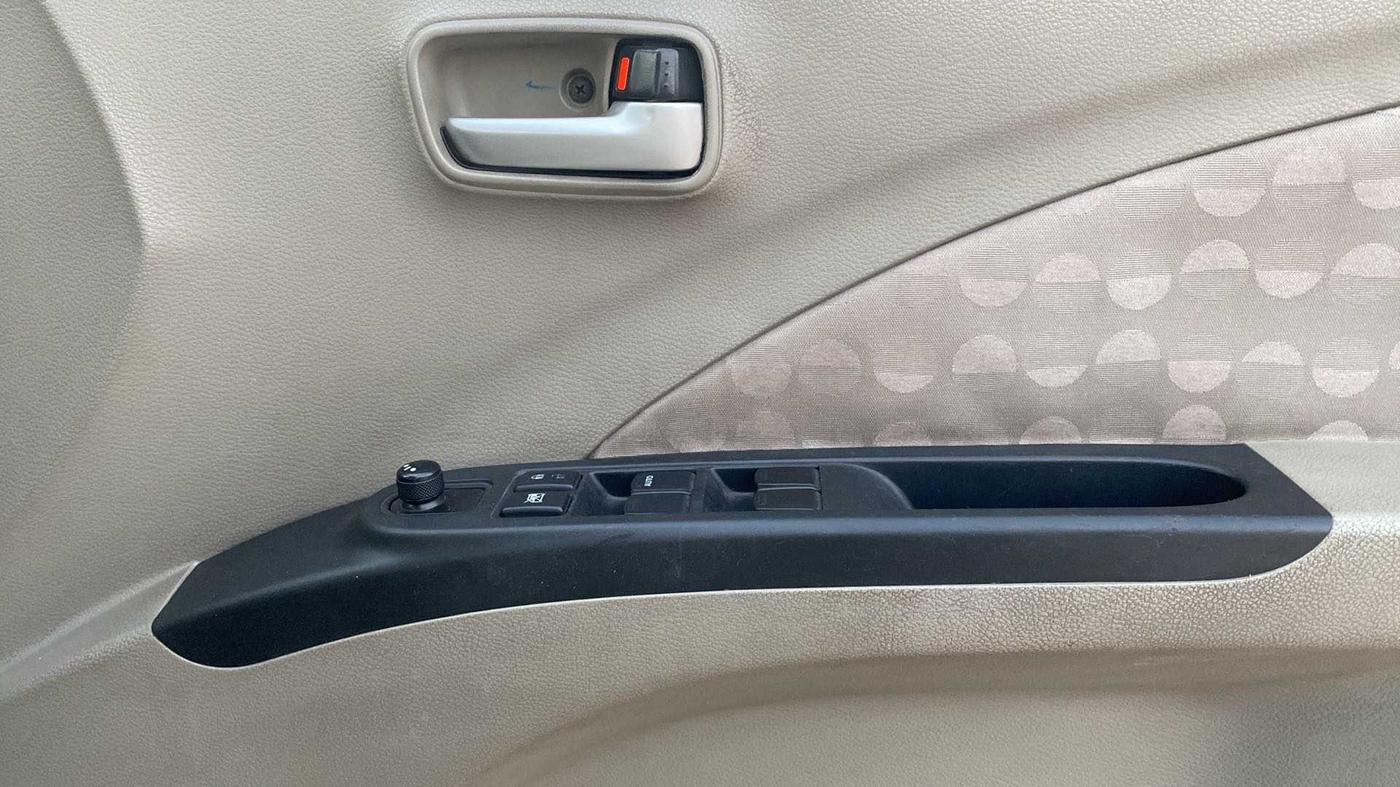 2016 Maruti Celerio ZXI AMT (O), Petrol, Automatic, 41,615 km, Driver Side Door Panels Control