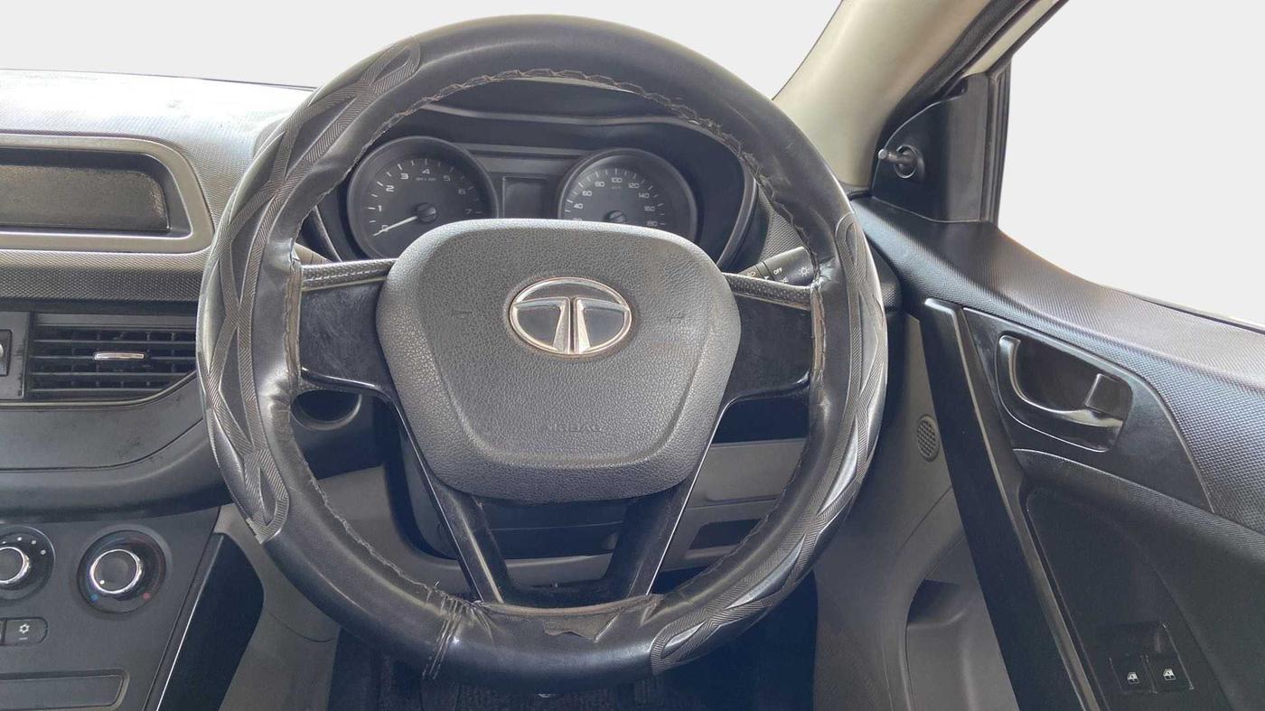 2018 Tata NEXON XE PETROL, Petrol, Manual, 1,06,205 km, Steering Wheel Close Up
