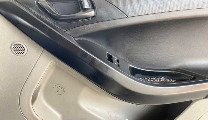 2018 Tata NEXON XE PETROL, Petrol, Manual, 1,06,205 km, Driver Side Door Panels Control