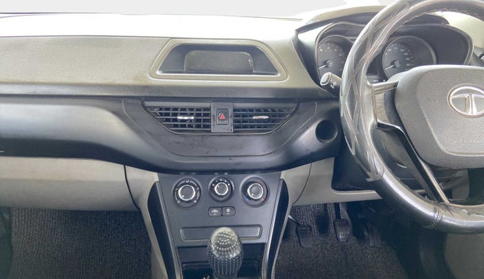 2018 Tata NEXON XE PETROL, Petrol, Manual, 1,06,205 km, Air Conditioner
