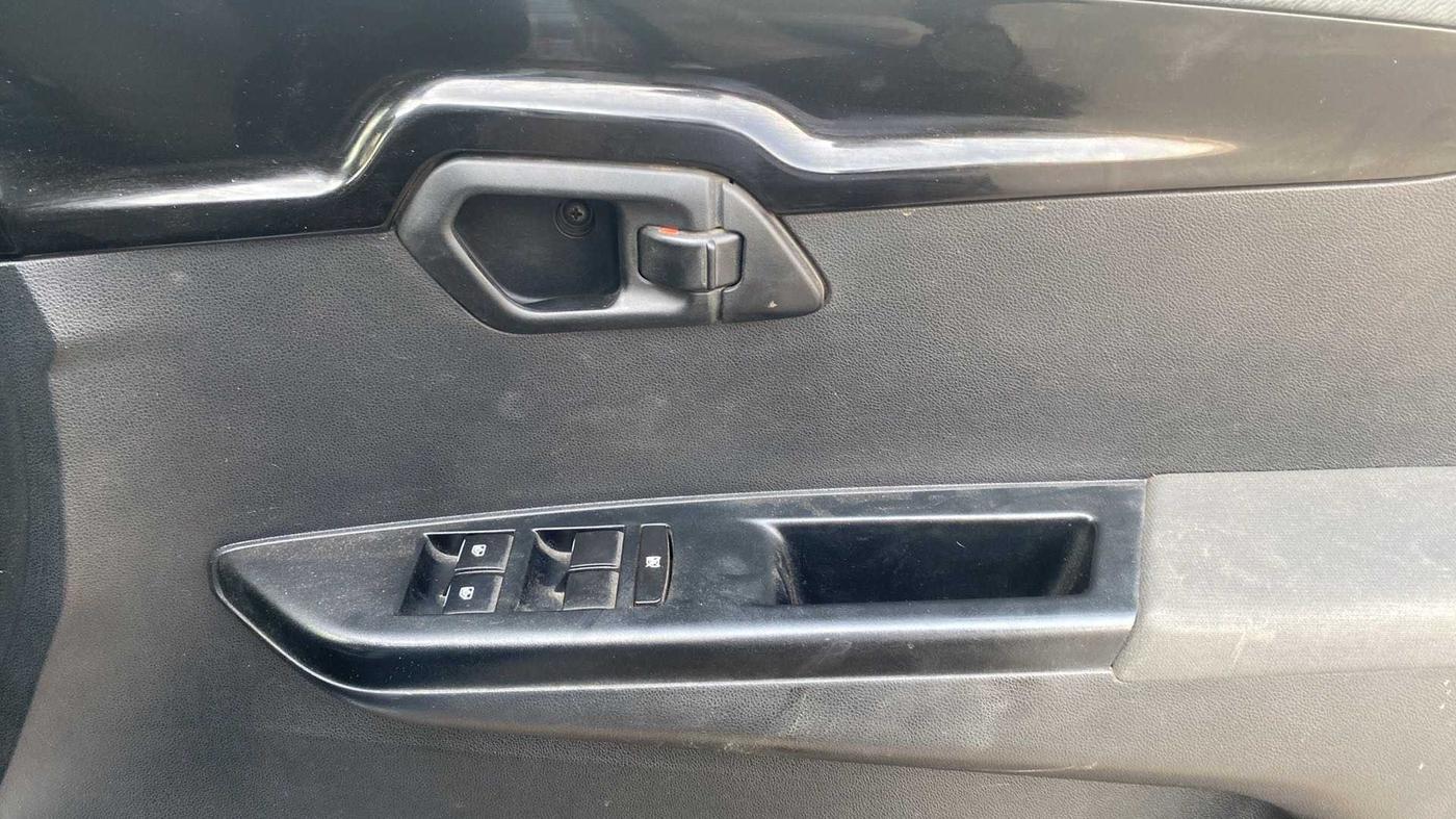 2017 Mahindra KUV 100 NXT K8 D 6 STR, Diesel, Manual, 88,199 km, Driver Side Door Panels Control