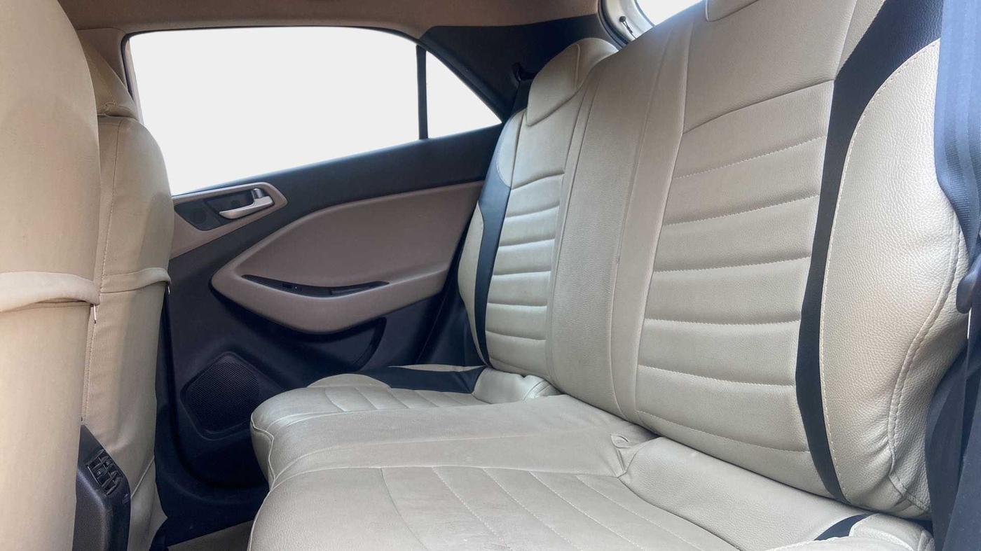 2019 Hyundai Elite i20 SPORTZ PLUS 1.2, Petrol, Manual, 16,148 km, Right Side Rear Door Cabin