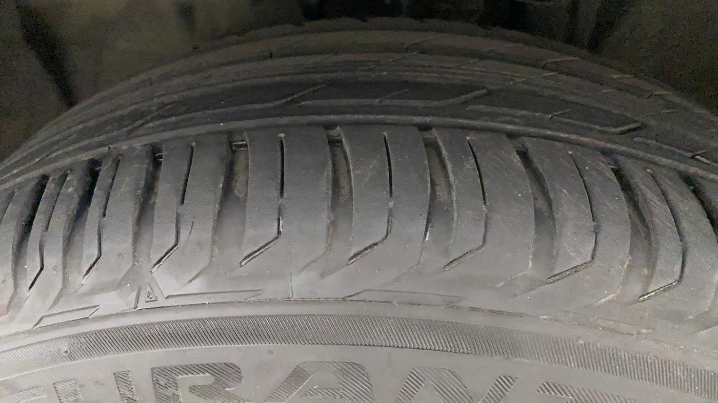 2018 Jeep Compass LIMITED 2.0 DIESEL, Diesel, Manual, 60,821 km, Left Front Tyre Tread