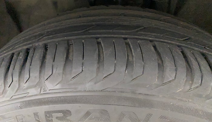 2018 Jeep Compass LIMITED 2.0 DIESEL, Diesel, Manual, 60,821 km, Left Front Tyre Tread