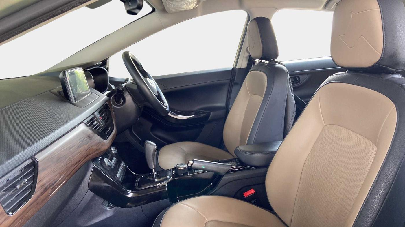 2022 Tata NEXON XZA PLUS DIESEL KAZIRANGA, Diesel, Automatic, 38,893 km, Right Side Front Door Cabin