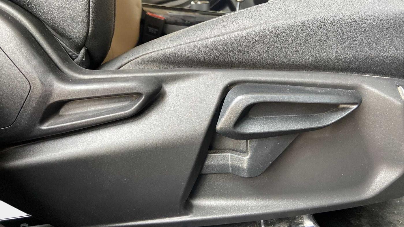 2022 Tata NEXON XZA PLUS DIESEL KAZIRANGA, Diesel, Automatic, 38,893 km, Driver Side Adjustment Panel