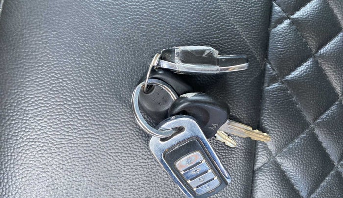 2019 Hyundai NEW SANTRO ERA, Petrol, Manual, 17,713 km, Key Close Up