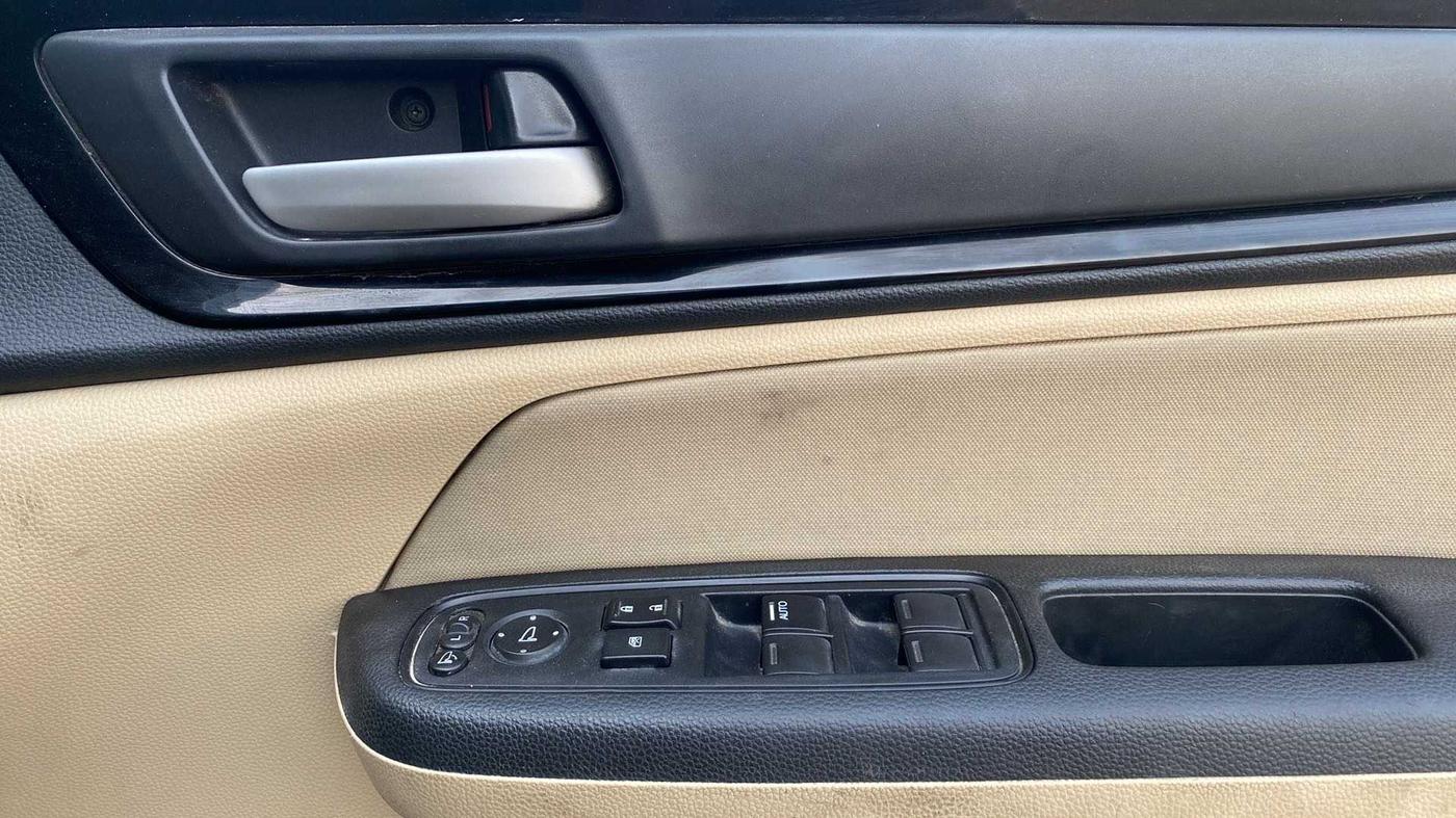 2019 Honda Amaze 1.2L I-VTEC VX CVT, Petrol, Automatic, 40,941 km, Driver Side Door Panels Control