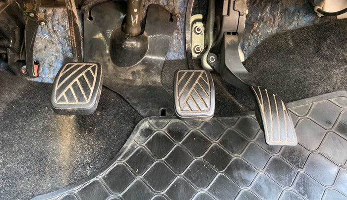 2013 Maruti Swift VXI, Petrol, Manual, 56,379 km, Pedals